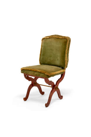 A SET OF SIX FRENCH POLYCHROME-DECORATED DINING CHAIRS - Foto 3