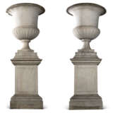A PAIR OF LATE EMPIRE MONUMENTAL MARBLE VASES - Foto 1
