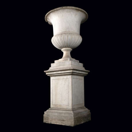 A PAIR OF LATE EMPIRE MONUMENTAL MARBLE VASES - Foto 3