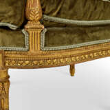 A PAIR OF ROYAL LOUIS XVI GILTWOOD FAUTEUILS - Foto 7