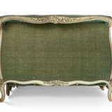 A LOUIS XV GREEN, WHITE AND POLYCHROME-PAINTED ‘LIT A LA TURQUE’ - фото 5