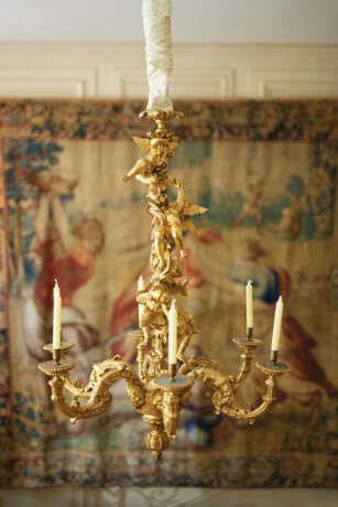 A FRENCH GILTWOOD SIX-BRANCH CHANDELIER - photo 2