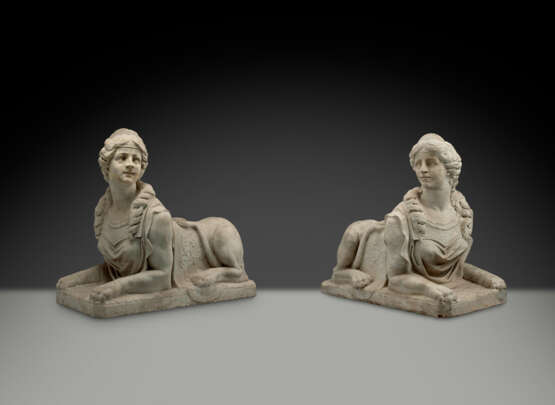 A PAIR OF LOUIS XIV MARBLE SPHINXES - Foto 1