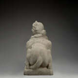 A PAIR OF LOUIS XIV MARBLE SPHINXES - Foto 4