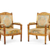 A PAIR OF IMPERIAL GILTWOOD FAUTEUILS - фото 1