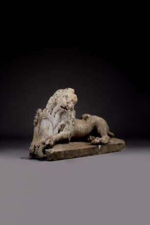 A LOUIS XV MARBLE ARMORIAL LION - фото 1