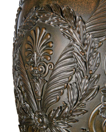 A FRENCH PATINATED-BRONZE MONUMENTAL `ETRUSCAN` VASE - фото 6