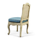 A SUITE OF LOUIS XV WHITE-PAINTED SEAT FURNITURE - фото 6