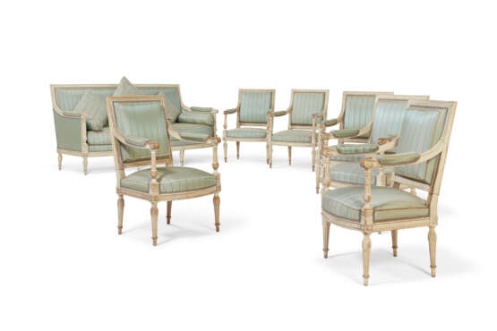 A SUITE OF ROYAL LOUIS XVI WHITE-PAINTED SEAT FURNITURE - фото 2