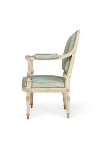 A SUITE OF ROYAL LOUIS XVI WHITE-PAINTED SEAT FURNITURE - photo 5