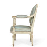 A SUITE OF ROYAL LOUIS XVI WHITE-PAINTED SEAT FURNITURE - фото 5