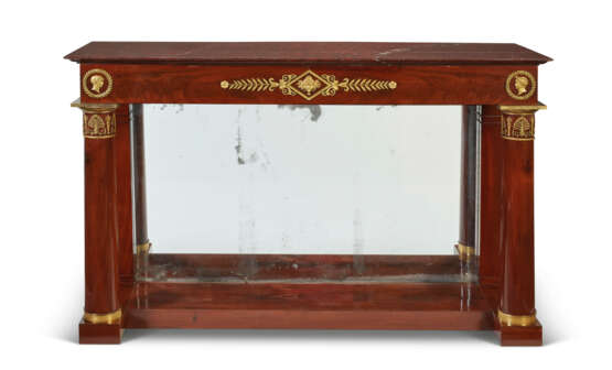 A PAIR OF EMPIRE ORMOLU-MOUNTED MAHOGANY CONSOLE TABLES - Foto 4