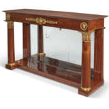 A PAIR OF EMPIRE ORMOLU-MOUNTED MAHOGANY CONSOLE TABLES - Foto 5
