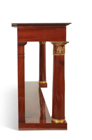 A PAIR OF EMPIRE ORMOLU-MOUNTED MAHOGANY CONSOLE TABLES - Foto 6