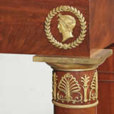 A PAIR OF EMPIRE ORMOLU-MOUNTED MAHOGANY CONSOLE TABLES - Foto 8