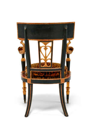 A LATE LOUIS XVI PARCEL-GILT, EBONISED AND POLYCHROME-PAINTED FAUTEUIL - Foto 5