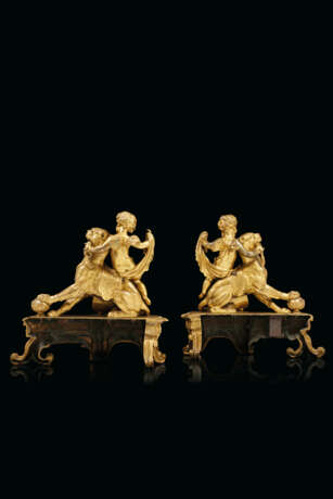 A PAIR OF FRENCH ORMOLU CHENETS - фото 2