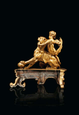 A PAIR OF FRENCH ORMOLU CHENETS - photo 4