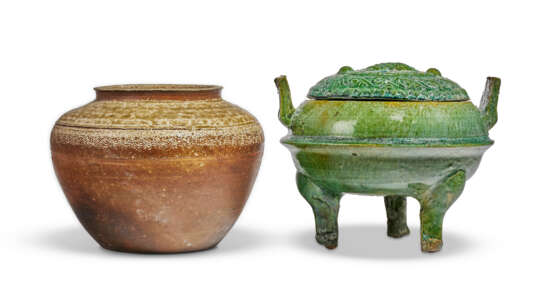 TWO GREEN-GLAZED POTTERY VESSELS - Foto 2