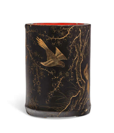 A GILT BLACK-LACQUERED BAMBOO BRUSH POT - фото 4