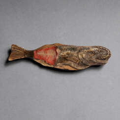 A LACQUER SCULPTURE (NETSUKE) OF A DESSICATED FISH
