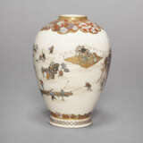 A SMALL SATSUMA VASE WITH CRAFTSMEN AT WORK - photo 3