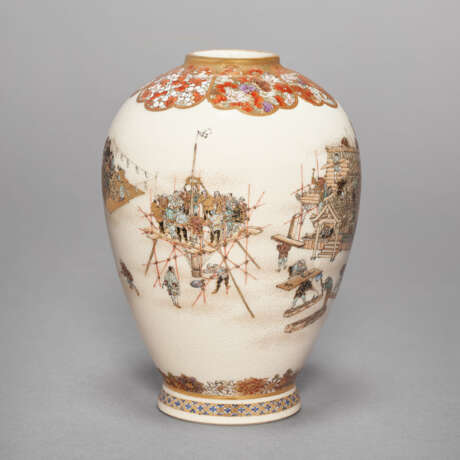 A SMALL SATSUMA VASE WITH CRAFTSMEN AT WORK - photo 4