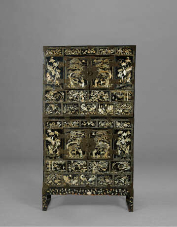 A TWO-TIERED LACQUER AND MOTHER-OF-PEARL CHEST WITH A STAND - фото 1