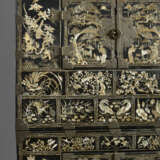 A TWO-TIERED LACQUER AND MOTHER-OF-PEARL CHEST WITH A STAND - фото 4