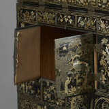 A TWO-TIERED LACQUER AND MOTHER-OF-PEARL CHEST WITH A STAND - фото 5