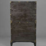 A TWO-TIERED LACQUER AND MOTHER-OF-PEARL CHEST WITH A STAND - фото 6