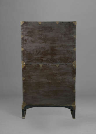 A TWO-TIERED LACQUER AND MOTHER-OF-PEARL CHEST WITH A STAND - фото 6