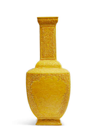 A YELLOW-ENAMELLED MOLDED AND INCISED `DRAGON’ FACETED BOTTLE VASE - photo 2