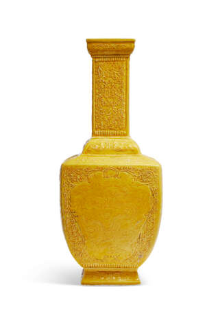 A YELLOW-ENAMELLED MOLDED AND INCISED `DRAGON’ FACETED BOTTLE VASE - photo 3