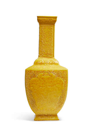 A YELLOW-ENAMELLED MOLDED AND INCISED `DRAGON’ FACETED BOTTLE VASE - photo 4