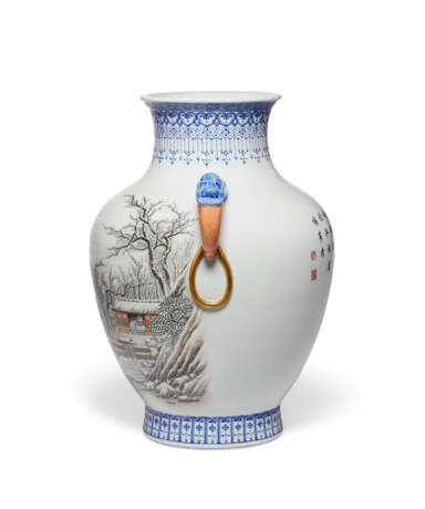 AN ENAMELED VASE WITH BEAST-FORM HANDLES - фото 3
