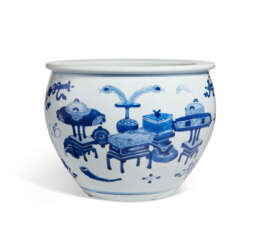A BLUE AND WHITE `HUNDRED ANTIQUES' JARDINIÈRE