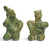 TWO SMALL GREEN-GLAZED POTTERY FIGURES OF ENTERTAINERS - фото 1