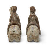 A PAIR OF PAINTED POTTERY FIGURES OF EQUESTRIANS - photo 4