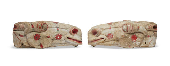 TWO PAINTED POTTERY HORSE HEADS - Foto 1