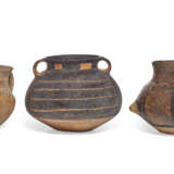 THREE NEOLITHIC POTTERY JARS - Foto 1