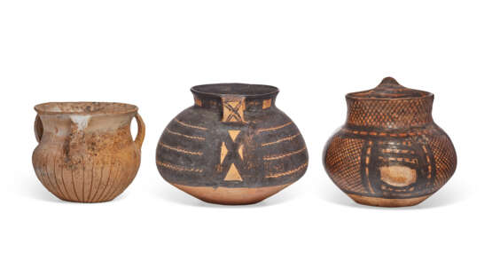 THREE NEOLITHIC POTTERY JARS - Foto 4