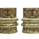A PAIR OF INLAID BRONZE CHARIOT AXLE FITTINGS - photo 2