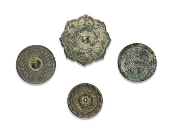 A GROUP OF FOUR SMALL SILVERY BRONZE MIRRORS - фото 1