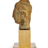 A NORTHERN QI-STYLE STONE HEAD OF BUDDHA - Foto 3