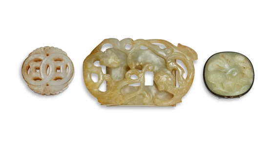 A GROUP OF THREE JADE ORNAMENTS - photo 1