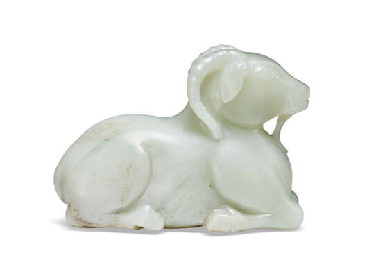 A WHITE JADE FIGURE OF A RECUMBENT RAM - photo 1