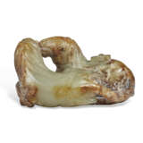 A GREY AND RUSSET JADE CARVING OF TWO HORSES - photo 3