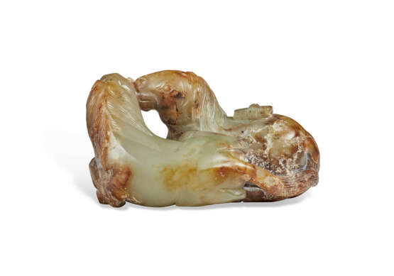 A GREY AND RUSSET JADE CARVING OF TWO HORSES - photo 3