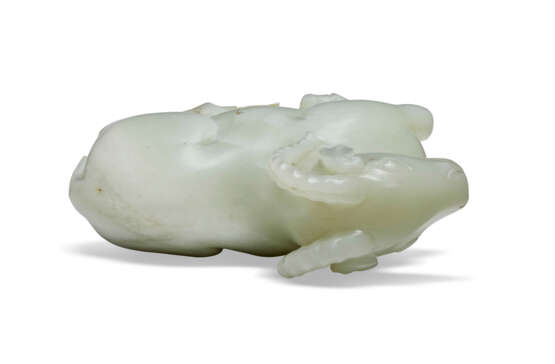 A WHITE JADE FIGURE OF A RECUMBENT RAM - photo 5